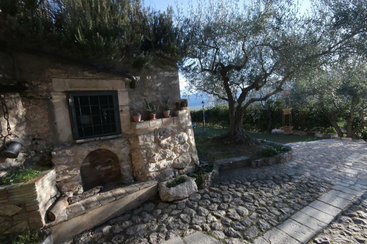 Hotel Al Casolare Ofena Exterior foto